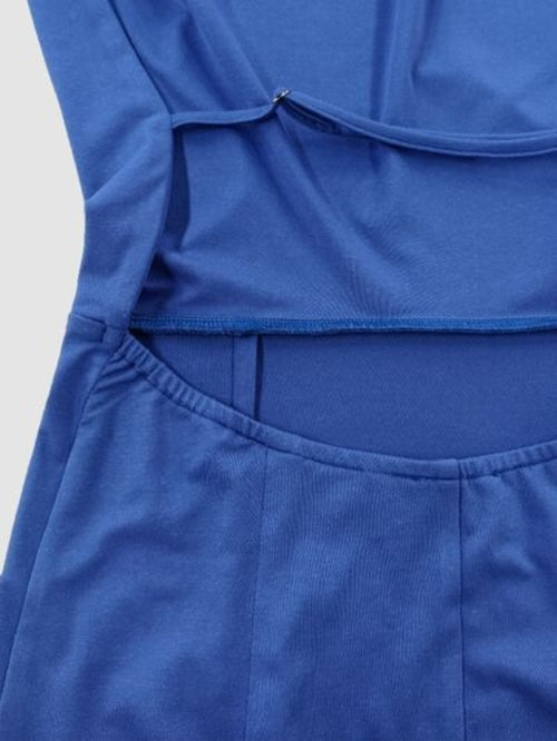 Vestido largo sin espalda, con cordones y sin mangas