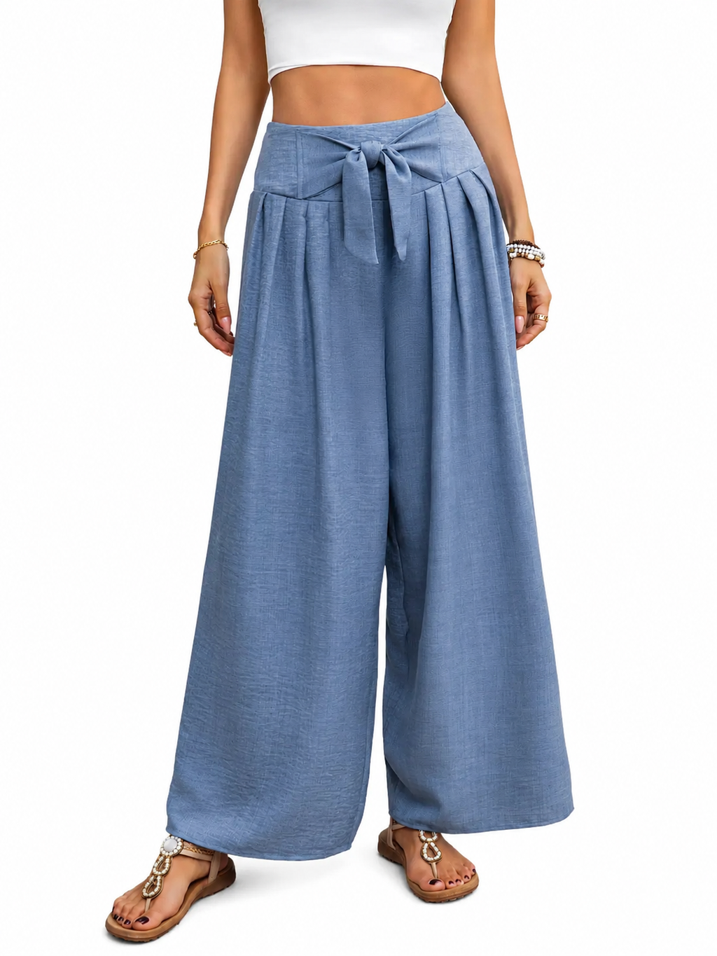 Pantalones azules de pierna ancha.