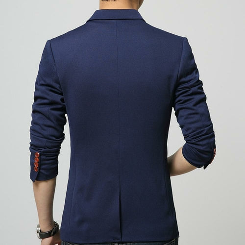 Blazer de hombre con corte ajustado.